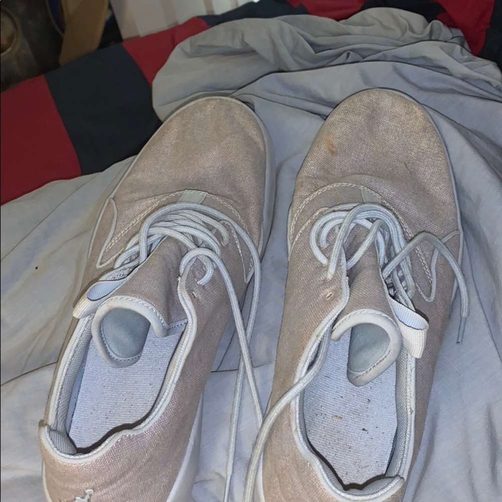 Light blue Jordan’s size 11.5